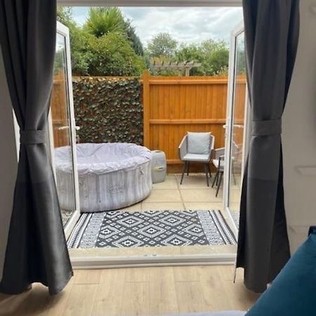 Stylish 1 Bedroom Studio Outdoor Area And Hot Tub Bournemouth Esterno foto