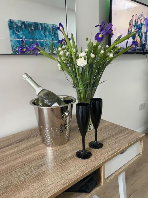 Stylish 1 Bedroom Studio Outdoor Area And Hot Tub Bournemouth Esterno foto