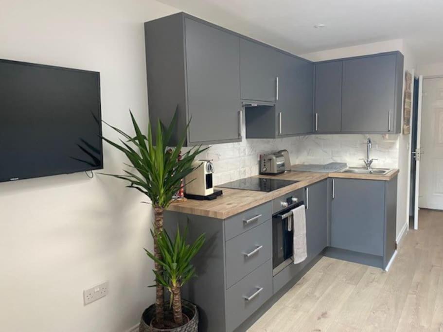 Stylish 1 Bedroom Studio Outdoor Area And Hot Tub Bournemouth Esterno foto