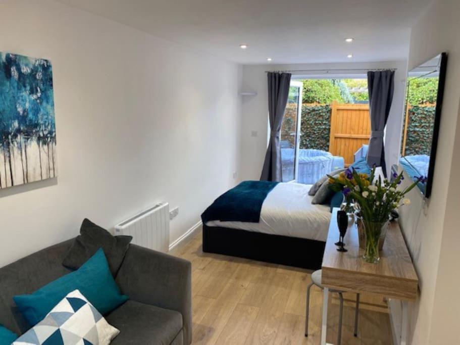 Stylish 1 Bedroom Studio Outdoor Area And Hot Tub Bournemouth Esterno foto